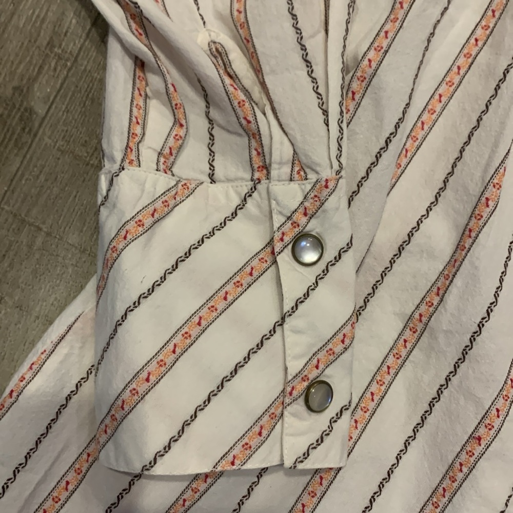 MIXIT 1X Beaded In The Front And Back Pearl Button Down Long Sleeve Lightweight - Picture 7 of 13